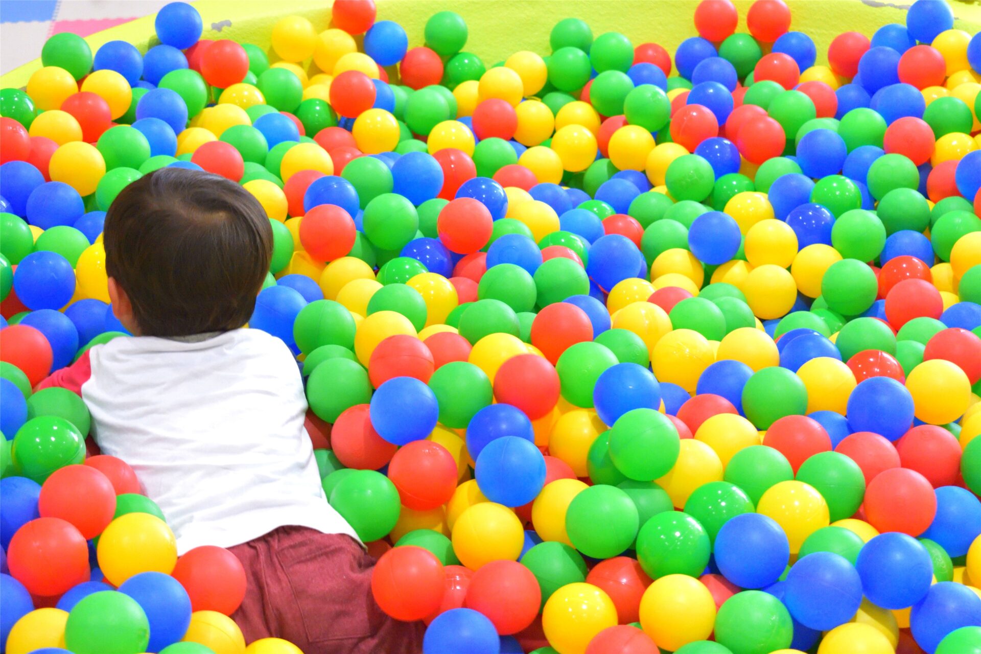 Ball pool image