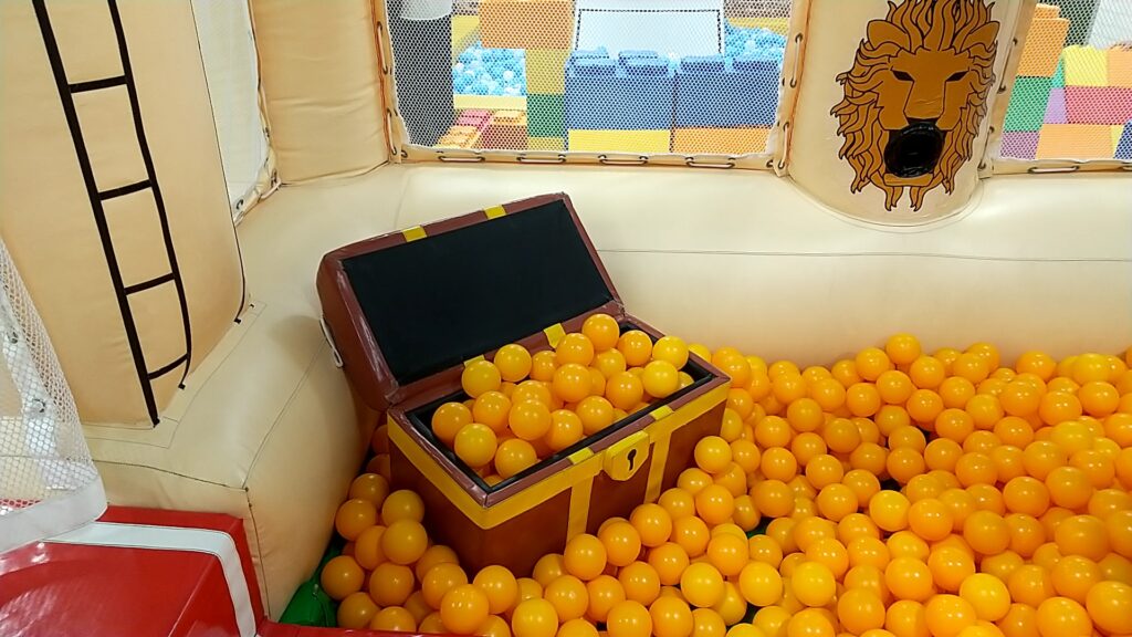 Thomas Station-Treasure Chest in the Ball Pool