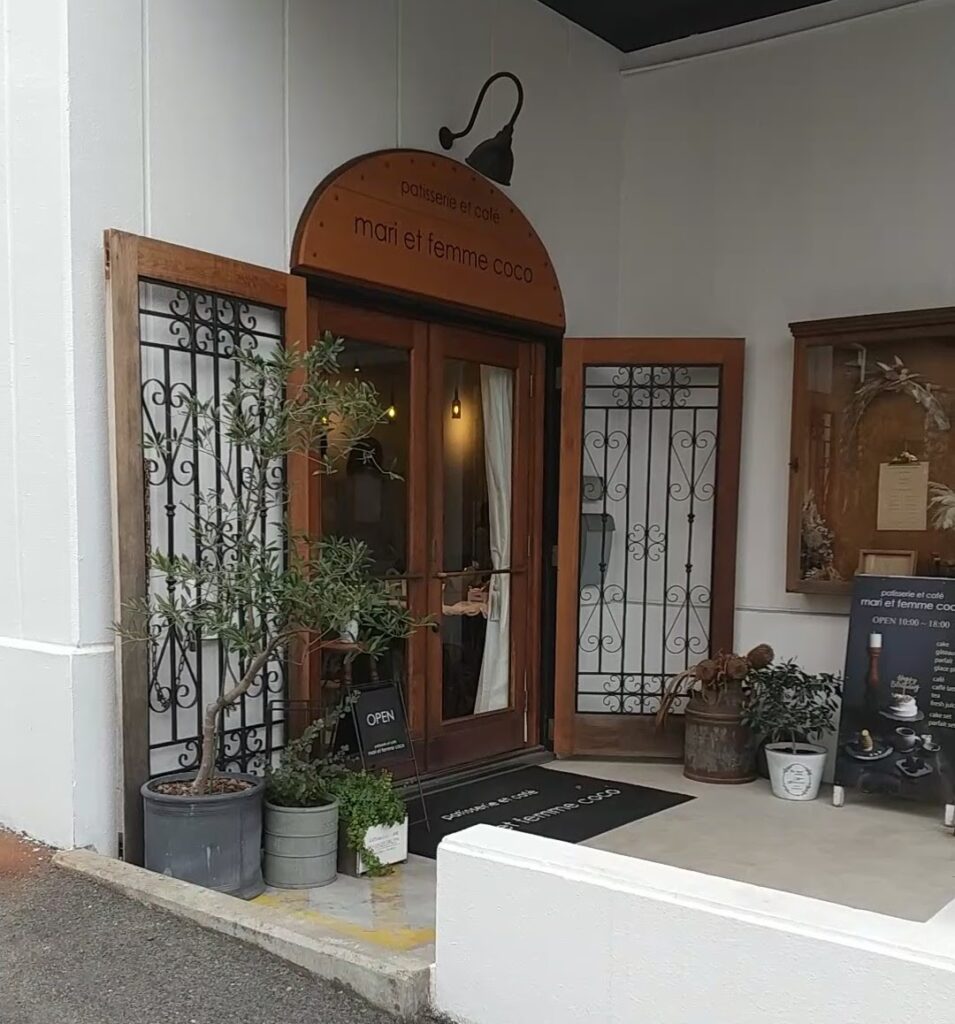 mari et femme coco door