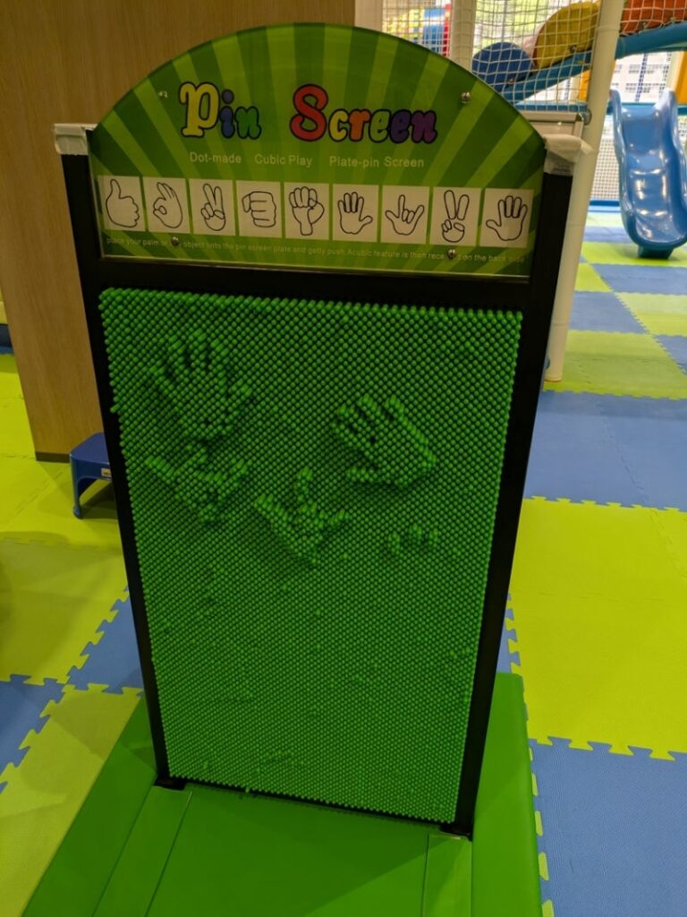 kidslandus_pinscreen